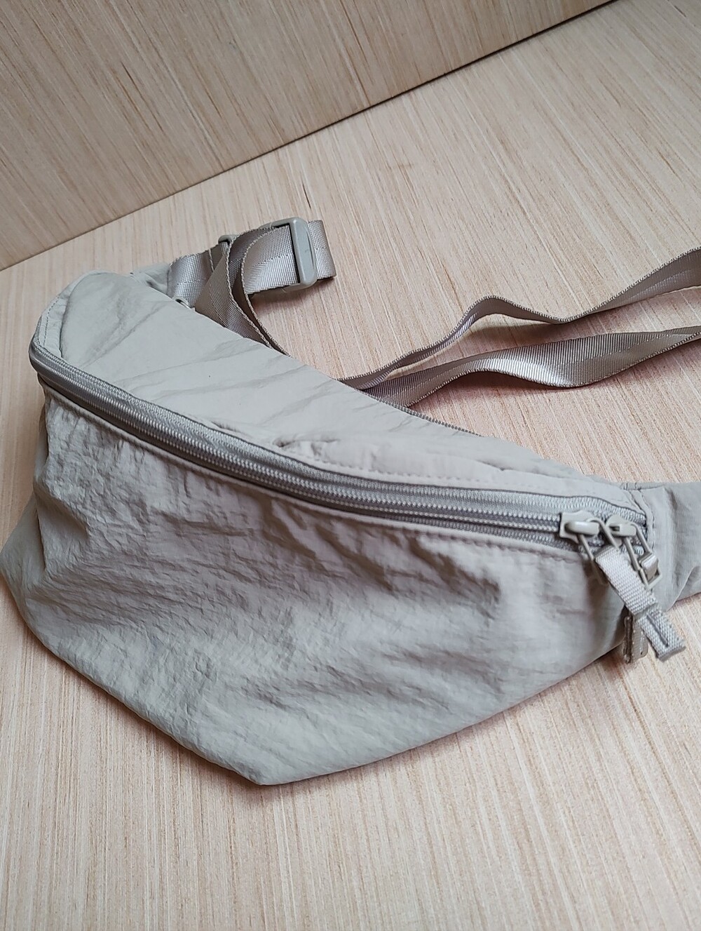 Uniqlo Nylon Crossbody Bag Funny Pack Waist Shoulder Handbag Beige Khaki Pockets - Picture 13 of 16